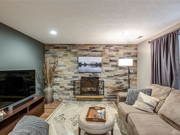 5th image of 2053 Brookridge Dr