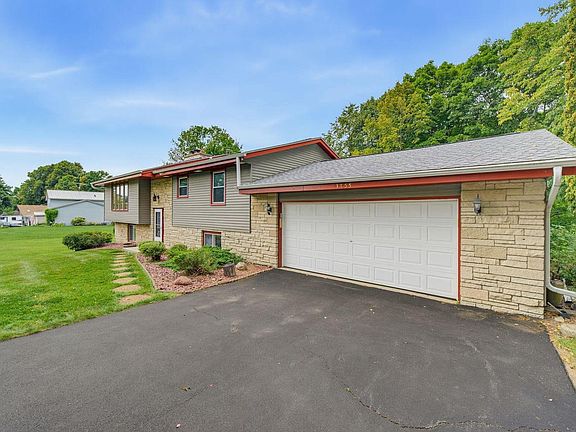 2nd image of 3755 Kettle View DRIVE