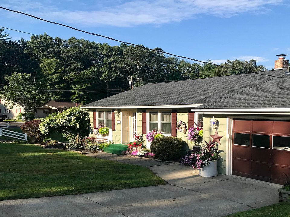 1st image of 27 Woodland Dr