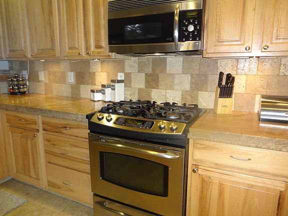 Gas cooktop convection oven
