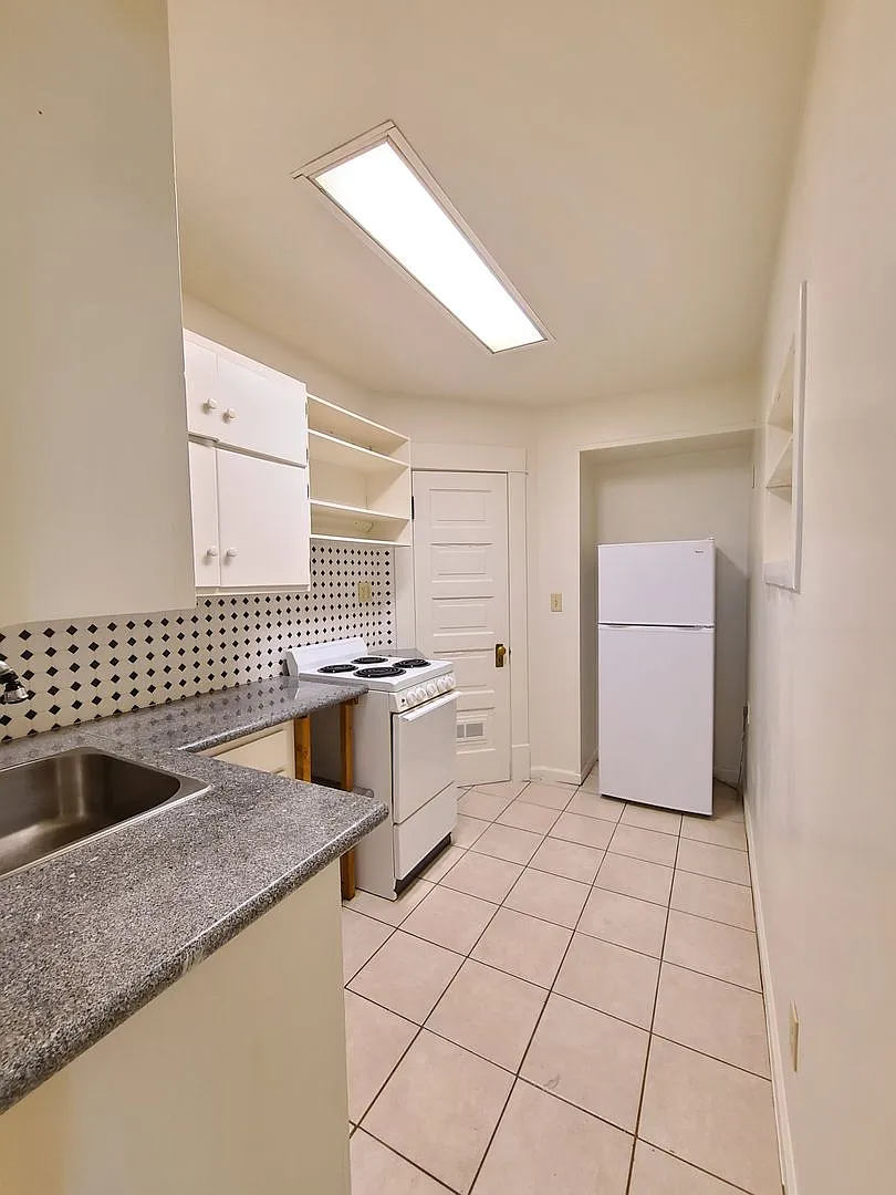 626 S Cedar St — Photo 2