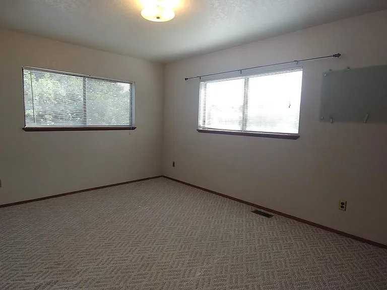 510 SW State St #A — Photo 12