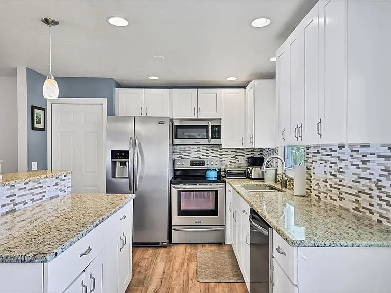 3425 Fairview Dr — Photo 14