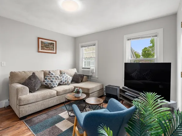 13 1/2 March St #8, Salem, MA 01970