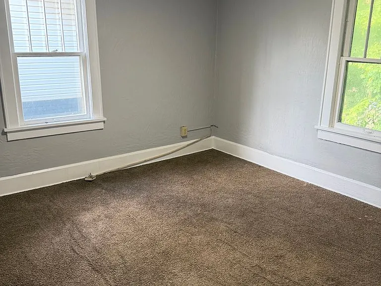 1658 Grace Ave NE — Photo 4