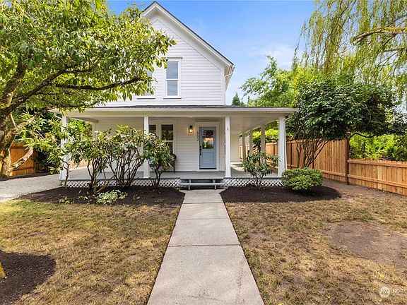 3rd image of 602 3rd Avenue NE