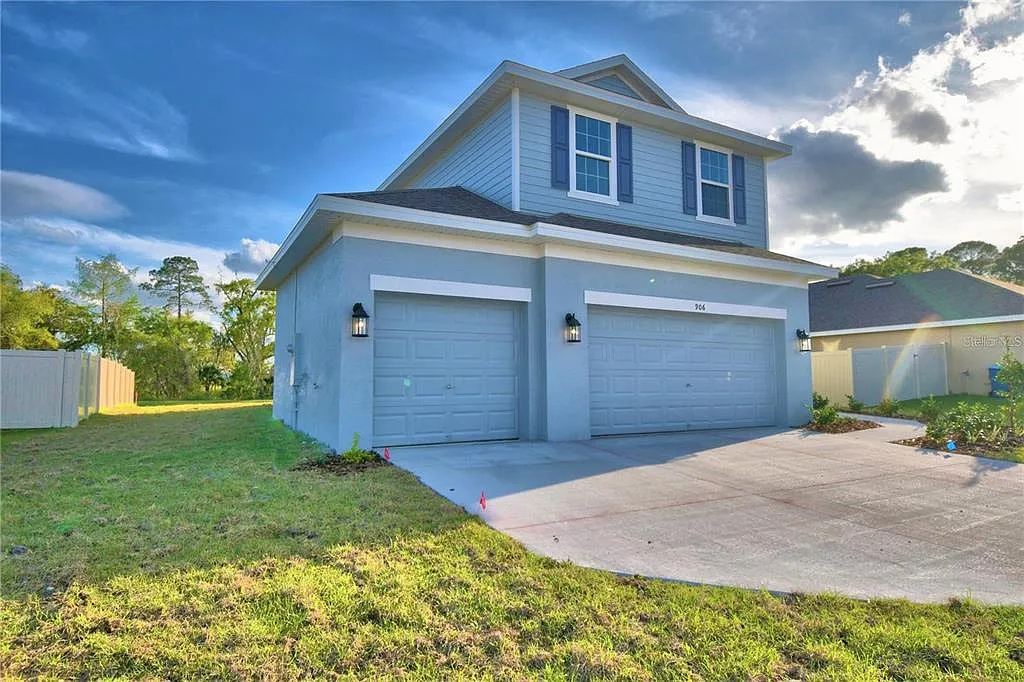 4 bed, 2.5 bath, 2183 sqft, $2,600 — Photo 3