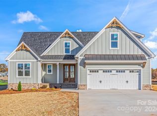 120 Meeting House Ln, Advance, NC 27006