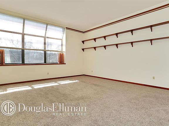3rd image of 33 Roselle Ave APT B