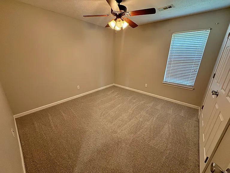 2237 Ross Ln — Photo 11