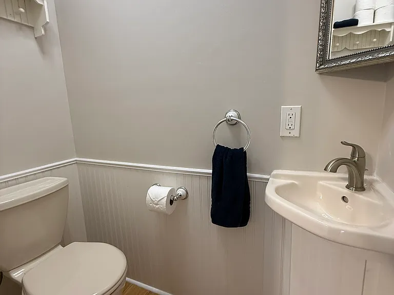 2350 S Edgewood St — Photo 15