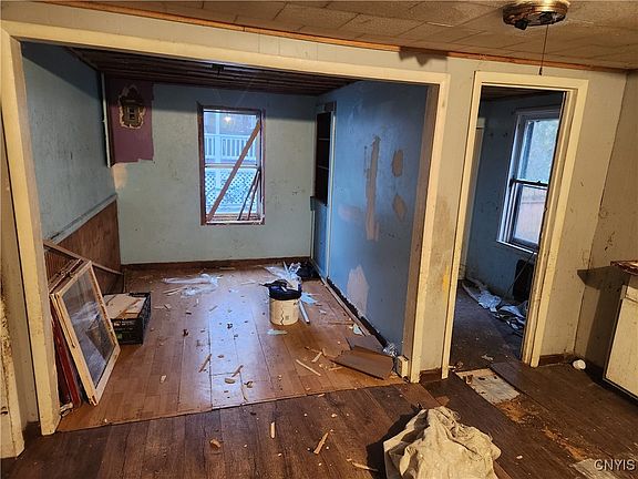 3rd image of 211 Orchard Ave