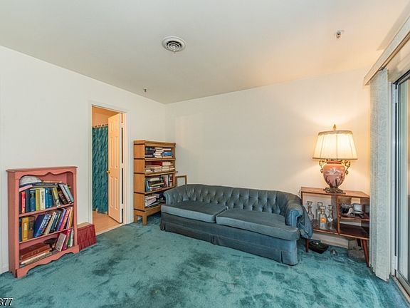 4th image of 20 Collura Ln