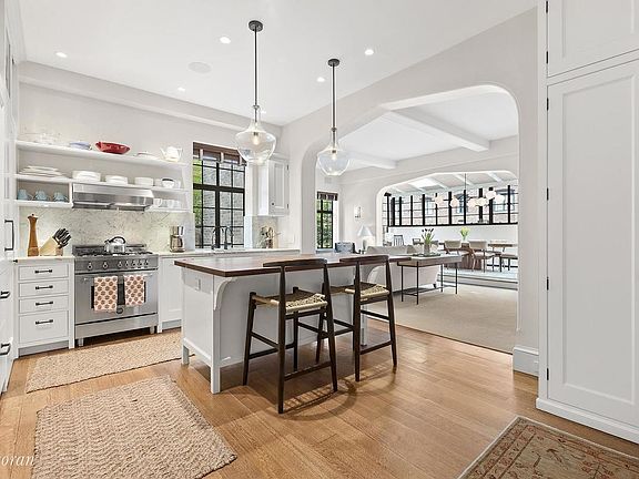 5th image of 40 W 67th St APT 10-A