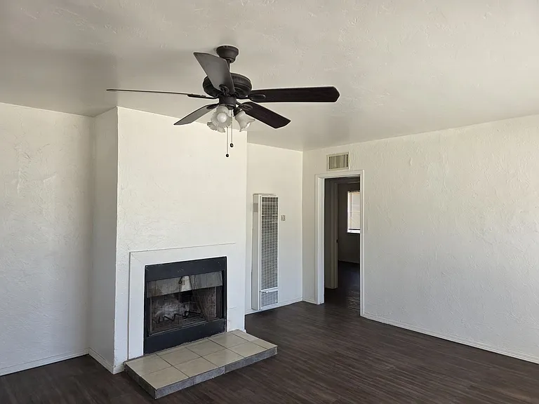 101 W Desert View Dr — Photo 23