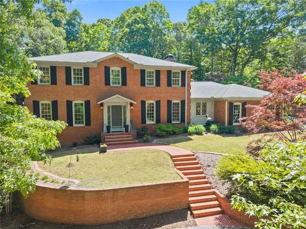 1812 Valley Rd NE, Gainesville, GA 30501