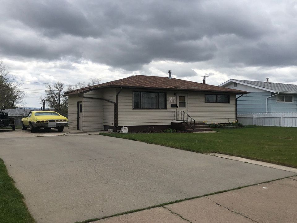 2nd image of 504 23rd Ave NE