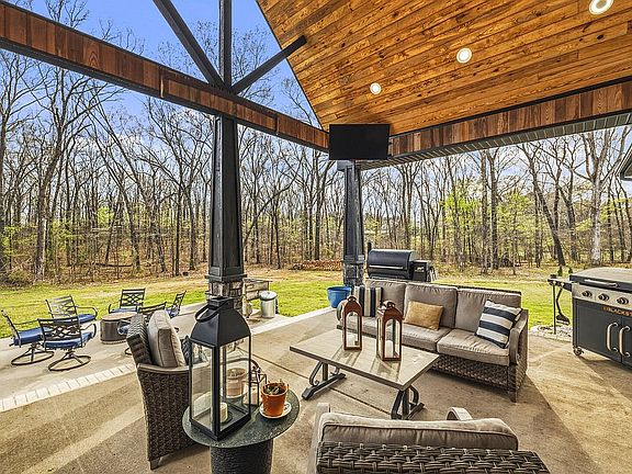 3rd image of 1895 Mount Carmel Rd