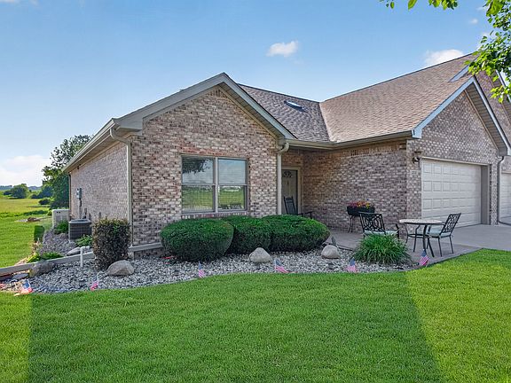 3rd image of 125 Cardinal Ln