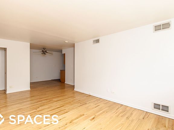 2nd image of 3161 N Cambridge Ave APT 405