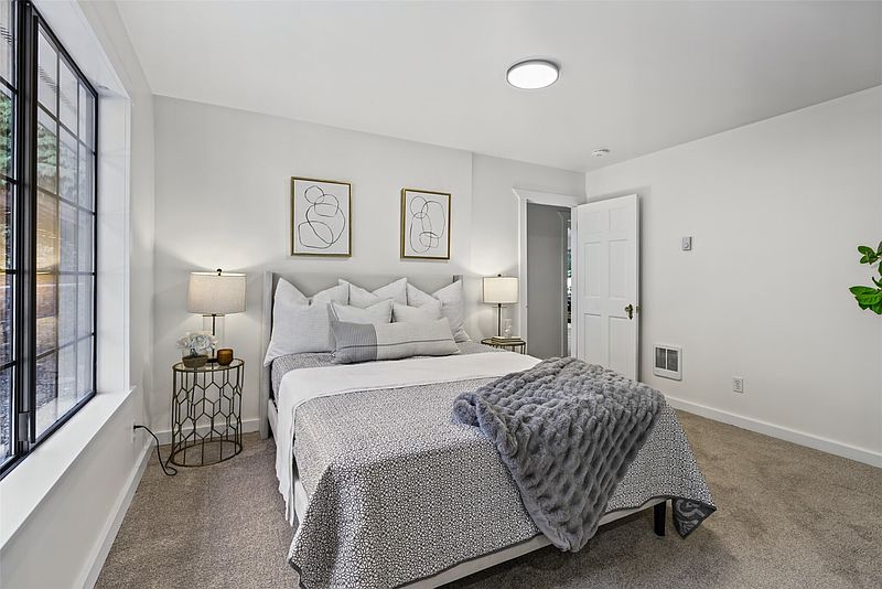 4th image of 5209 Varco Road NE
