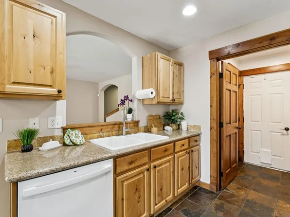 111 N Gem St, Nampa, ID 83651