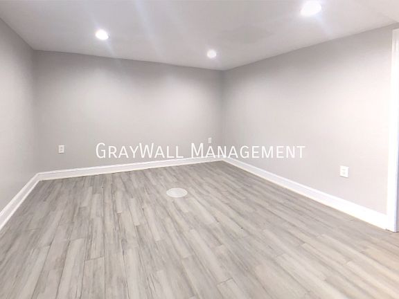 3rd image of 480 Westmont Dr