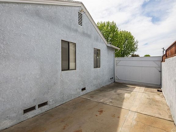 5th image of 14020 S Menlo Ave
