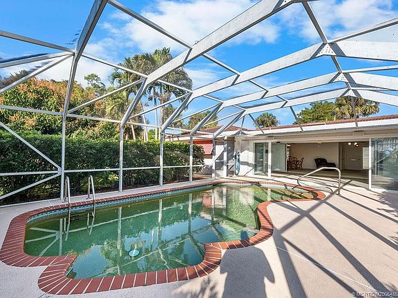 3rd image of 701 SW Cleveland Ave