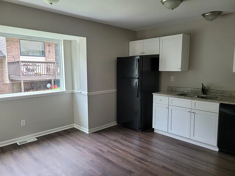 81 Hospital Rd #B1 — Photo 4