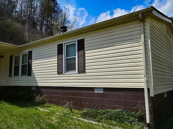 9976 Garden Creek Rd, Oakwood, VA 24631