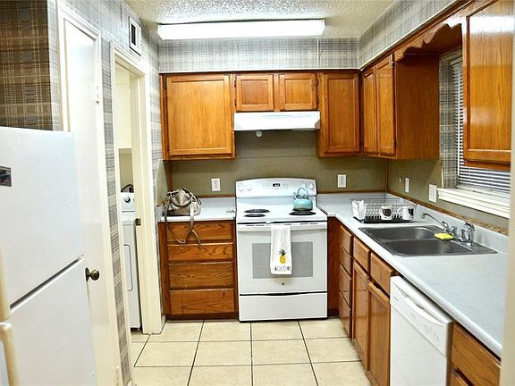 5th image of 9220 Westwood Village Dr #10