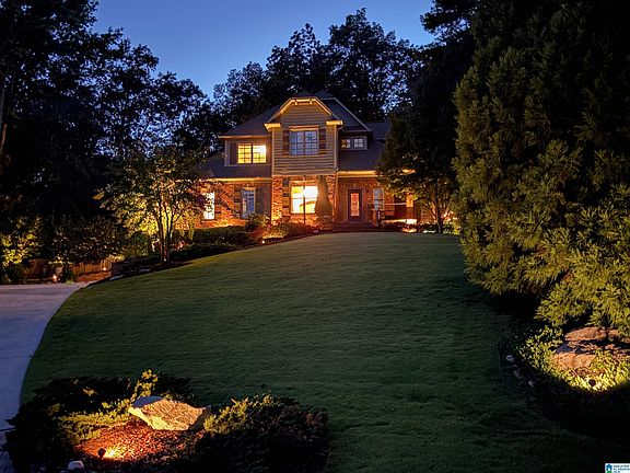 3rd image of 1033 Sandhurst Cir