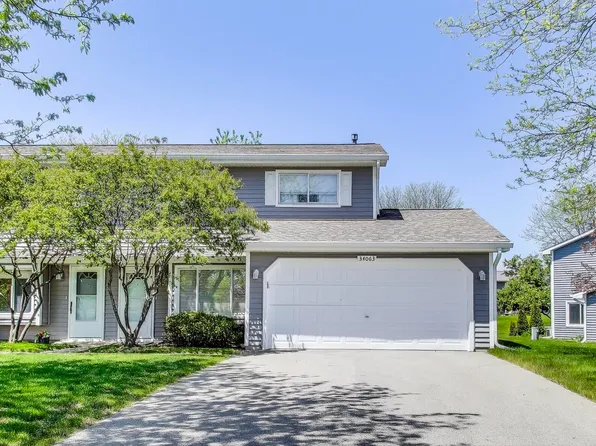 34063 N White Oak Ln, Gurnee, IL 60031