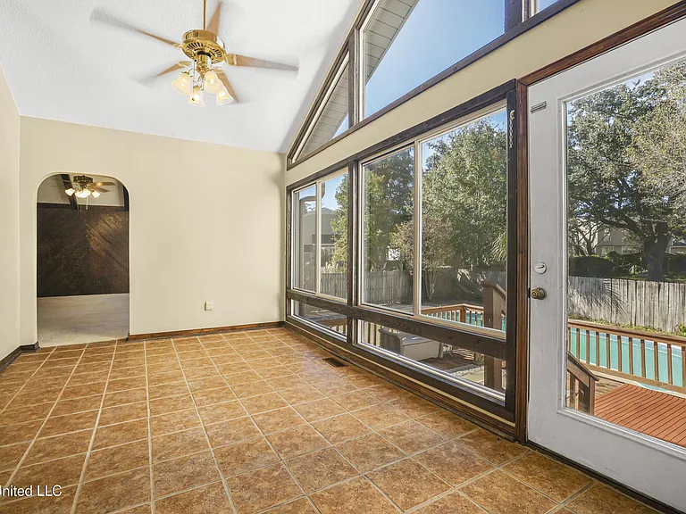 4409 Shadow Wood Cir — Photo 11