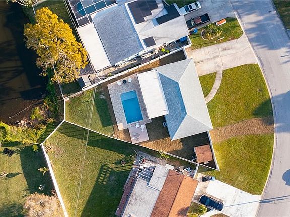 4th image of 6901 Meadowlawn Dr N