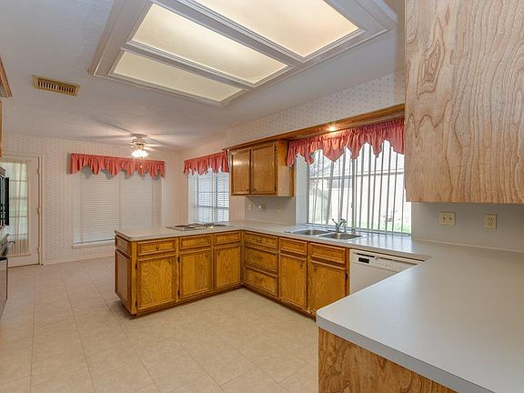 4th image of 15714 Bay Forest Dr