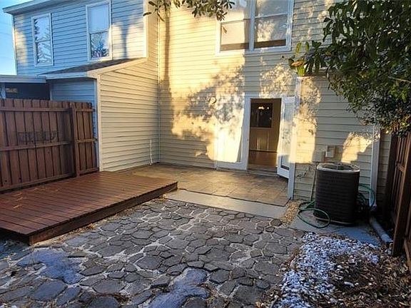 3rd image of 282 Woodgreen Ln