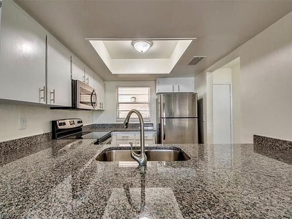 2nd image of 630 SE 13th Pl Unit 4