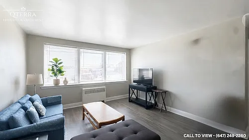 1007 Adelaide St N Photo 1