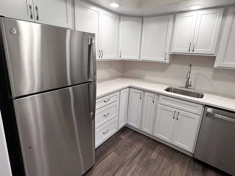 Woodcliffe Manor Apartments — Photo 12