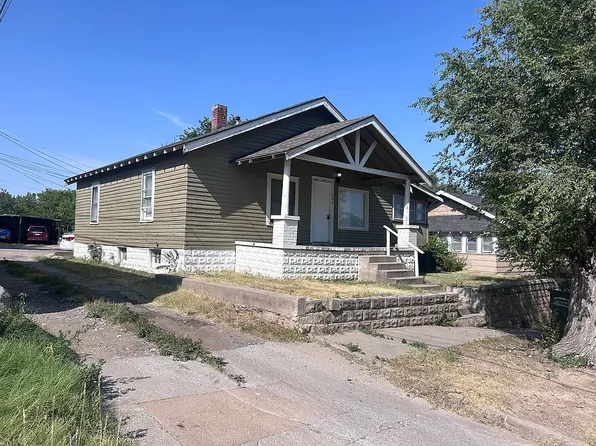 504 W Brier St, Dodge City, KS 67801