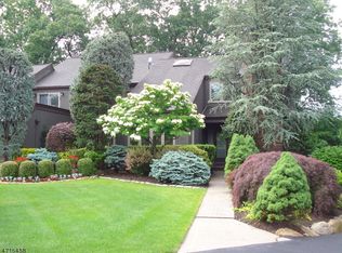 53 Indianfield Ct, Mahwah, NJ 07430