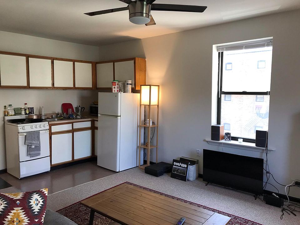 1st image of 3933 N Clarendon Ave APT 311