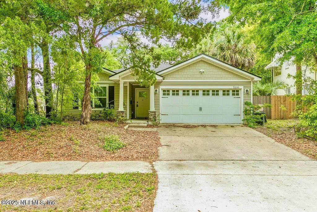 4 bed, 2.0 bath, 1619 sqft, $2,400 — Photo 1