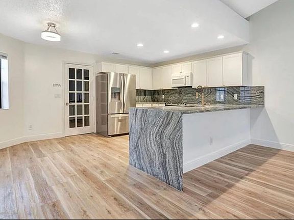 3rd image of 153 Sandalwood Dr