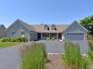 1316 Groves Ln #27, Union Grove, WI 53182