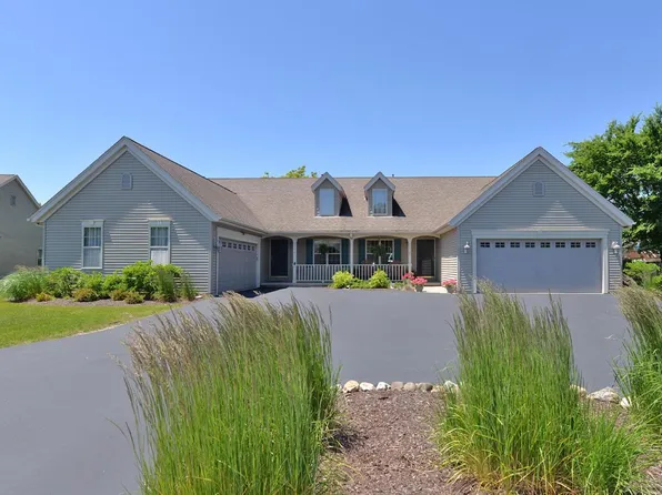 1316 Groves LANE #27, Union Grove, WI 53182