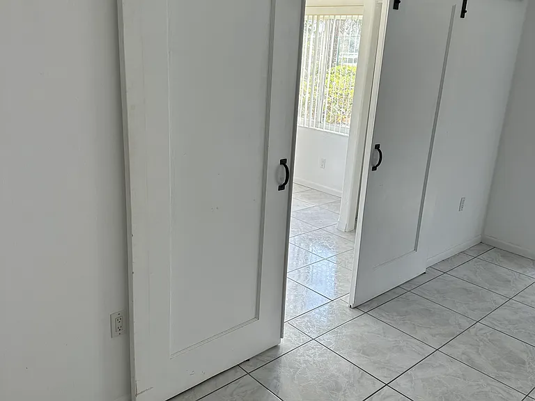 602 Joel Blvd — Photo 10