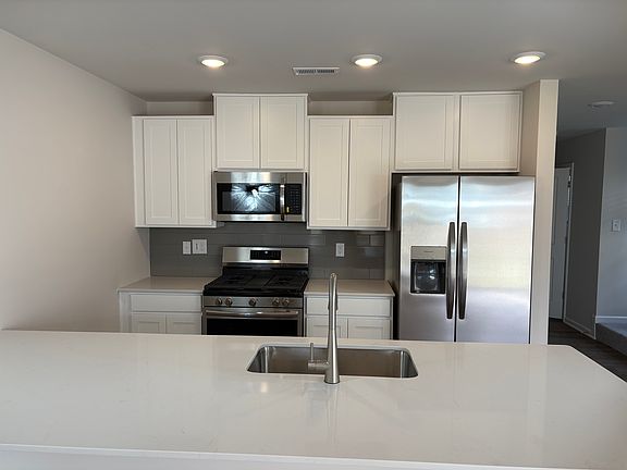 3rd image of 413 Mopar Ln